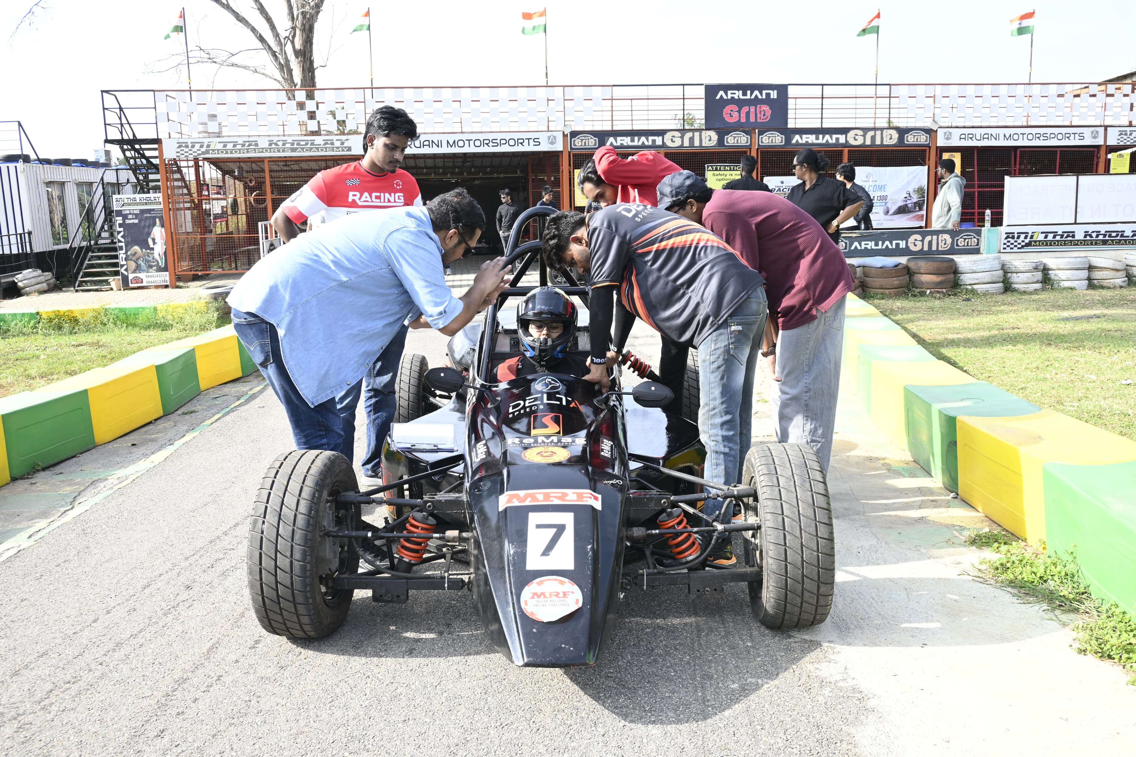 Bangalore Formula 1300 Experience — track action